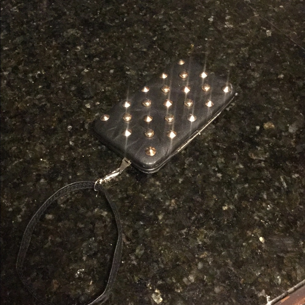 Black clutch